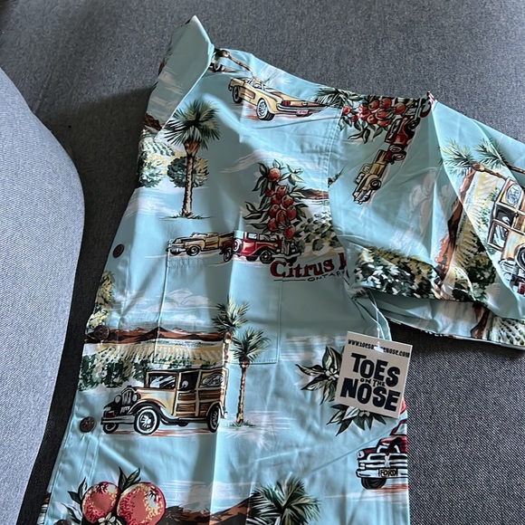 Mens M Short Sleeve Toes on the Nose Shirt - Picture 3 of 3